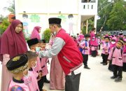 Peduli Kesehatan Anak Didik, MOI Meranti Serahkan Bantuan Masker