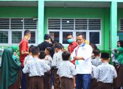 DPC MOI Meranti Salurkan Masker Gratis Ke Dua Sekolah Swasta