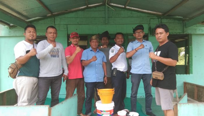 Pasukan Adat Gagak Hitam Meranti Perbaiki Pondok Raudatul Jannah Jalan Sultan