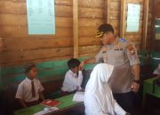 Kapolres Meranti Datangi Sekolah Negeri Beratap Rumbia