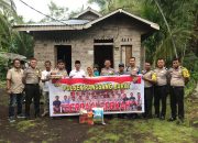 Kapolsek Rangsang Barat Bagikan Sembako Pada Warga Kurang Mampu