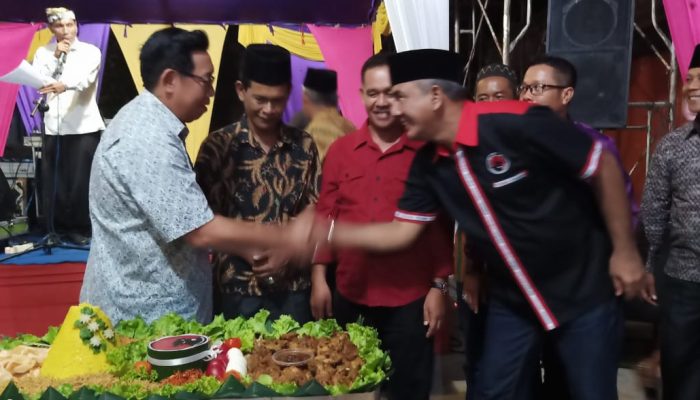 Yulian Norwis Hadiri Acara Syukuran Atas Penetapan Kantor Sekretariat DPC PDI-P Yang Baru Di Meranti