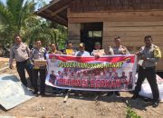 Kapolsek Rangsang Barat Bagi-Bagi Berkah Pada Warga Yang Terkena Musibah