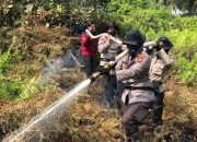 Tiga Srikandi, Seminggu Berjibaku Padamkan Api