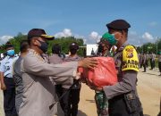 Peduli Dampak Covid-19, Kapolres Dan Bupati Kepulauan Meranti Serahkan 400 Paket Sembakol