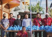 Ketua DPC MOI Meranti Defrianto Beserta Pengurus Bagikan Takjil Ke Pengendara