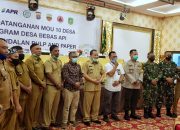 Cegah Karlahut Diwilayah Kepulauan Meranti, Bupati Irwan Teken MoU Program Desa Bebas Api Bersama PT. RAPP