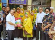 Bupati Irwan Serah Bantuan Untuk Anak Yatim Panti Asuhan Aisyiyah Selatpanjang