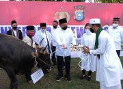 Kapolda Serahkan Secara Simbolis, Hewan Kurban Polda Riau Dan Jajaran Berjumlah 257 Ekor