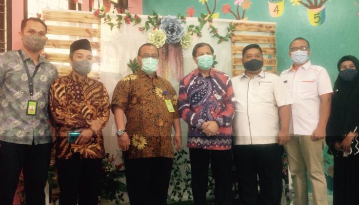 Drs Sudirwan Hamid MH Selaku Asesor Perpustakaan Nasional RI Lakukan Visitasi Akreditasi Perpustakaan Ke SD ITTIHAD Kota Pekanbaru