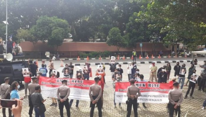 AMUK Riau Geruduk Gedung KPK Tuntut Tetapkan Indra Gunawan Eet Sebagai Tersangka
