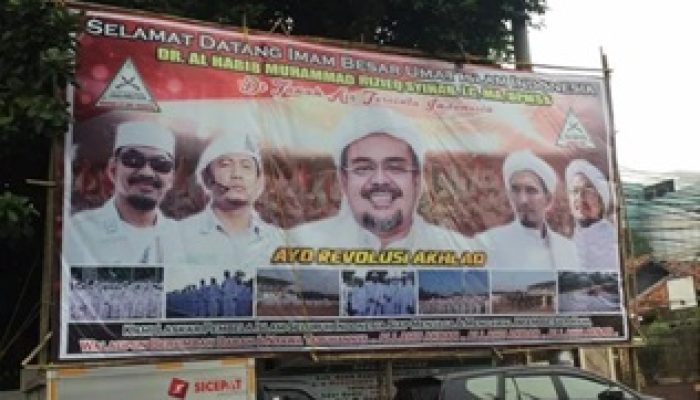 Sambut Kepulangan Imam Besar FPI Habib Rizieq Shihab, Poster Dan Spanduk Bertebaran Di Petamburan  