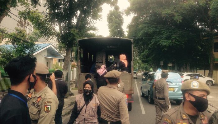 Warga Pekanbaru Tidak Berbagi Rezeki Di Perempatan Lampu Merah Dan Pinggir Jalan