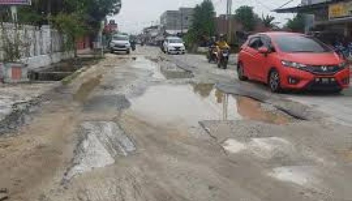 DPRD Pekanbaru Desak Dinas PUPR Perbaikan Jalan Jangan Menunggu Korban