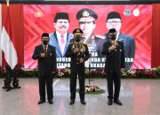 Kapolri Berikan Bintang Bhayangkara Utama Pada Menteri Pan RB dan Menteri ATR/BPN