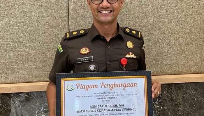 Prestasi Di Akhir Tahun, Kejari Kuansing Terima Empat Penghargaan Dari Kejati Riau