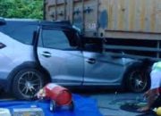Hilang Kendali, Mobil Honda BRV Sruduk Ekor Truk Di Tol Permai KM 21.6 Minas