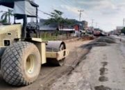 Pekerjaan Jalan Dua Jalur Di Air Molek Tak Kunjung Selesai, Berikut Penjelasannya…