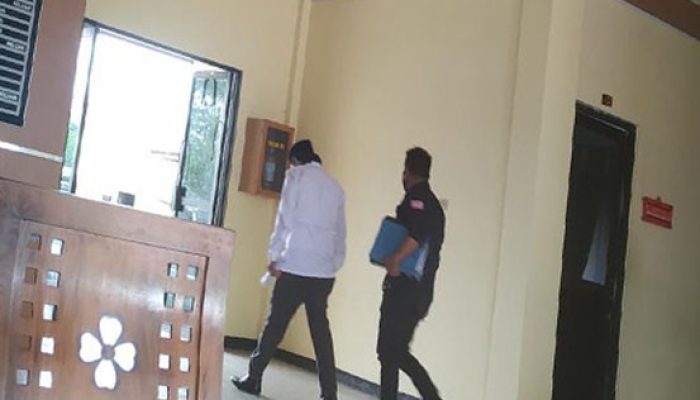 Ketua KPU Bengkalis Diperiksa Di Unit Tipikor Polres Bengkalis