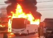 Tidak Ada Korban Dalam Kebakaran Dua Unit Bus Pariwisata Di Jalan SM Amin