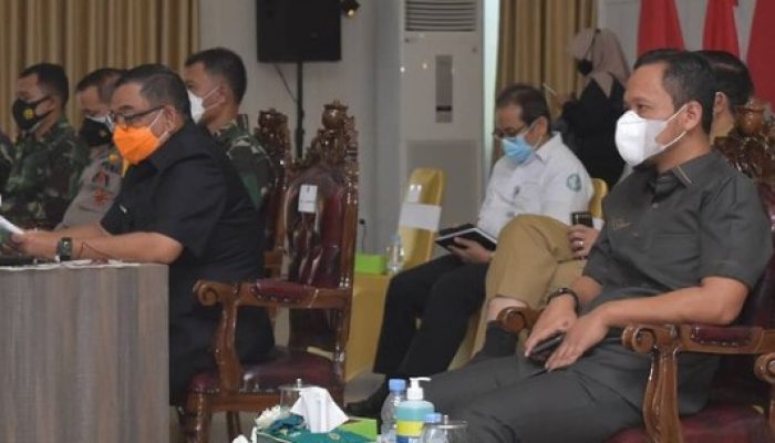 Tindaklanjuti Arahan Pengetatan Prokes, Wakil Ketua DPRD Provinsi Riau Hadiri Rakor Forkopimda Dan Bupati/Walikota se-Provinsi Riau