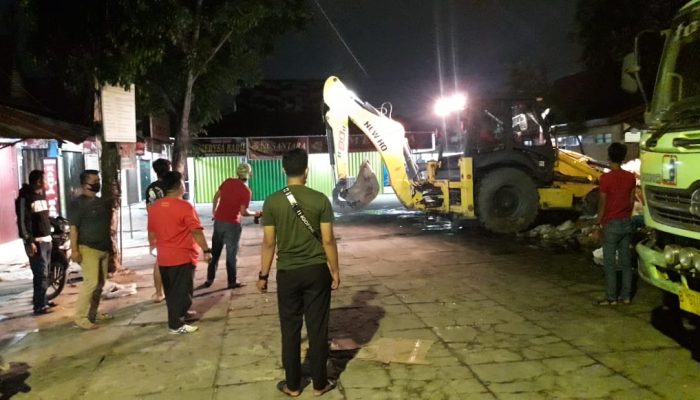 DLHK Kota Pekanbaru Bersihkan Sampah 4 Pasar