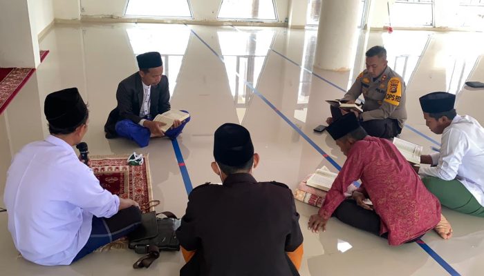 Kapolres Meranti Adakan Kegiatan Keagamaan Personil yang Melakukan Pelanggaran Bersama Para Tahanan