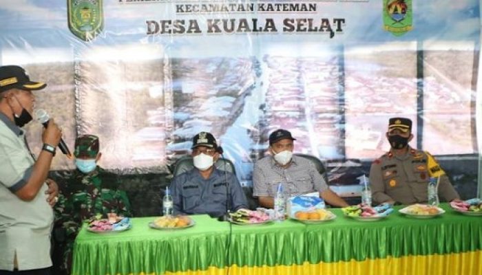 Sambangi Korban Bencana Alam Di Inhil, Ketua DPRD Inhil Ferryandi Berikan Bantuan