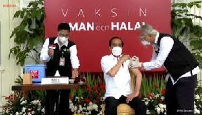Presiden Jokowi Menerima Vaksin Covid-19 Perdana