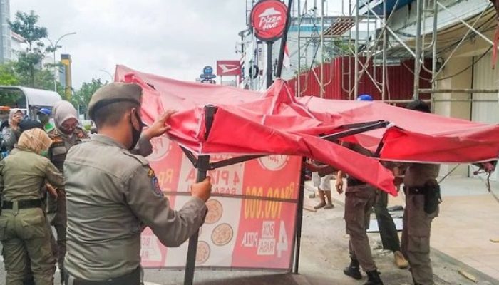 Satpol PP Kota Pekanbaru Tertibkan PKL di Empat Lokasi Berbeda