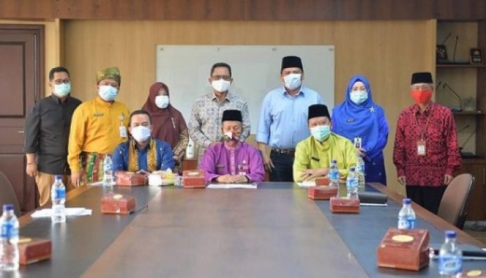 Plh Sekdaprov Pimpin Rapat Penetapan Kandidat Penerima Paritrana Award 2020