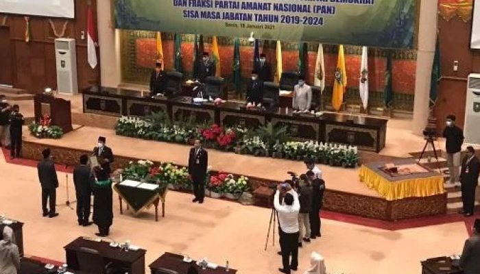 Usai Baca Sumpah Janji Jabatan, Mardianto Manan dan Zulkifli Indra Resmi Jadi Anggota DPRD Riau