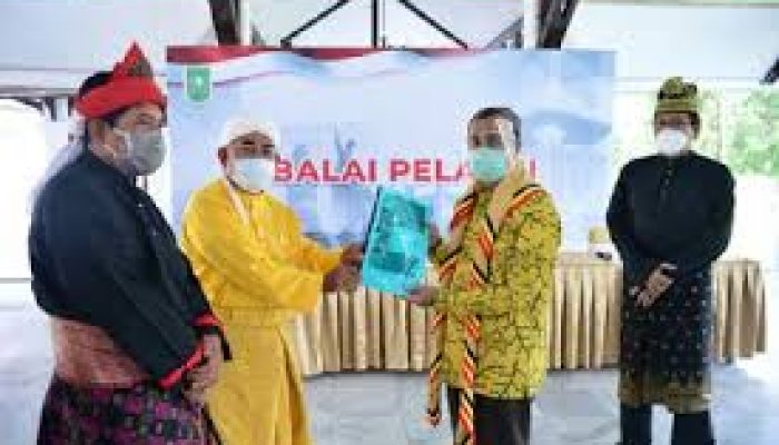 Selamatkan Hutan Adat Di Riau, Gubri Terima Surat Usalan Pengukuhan Hutan Adat Suku Sakai