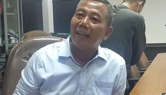 Belum Ditebang, Bando Dan Reklame Ilegal Harus Disegel