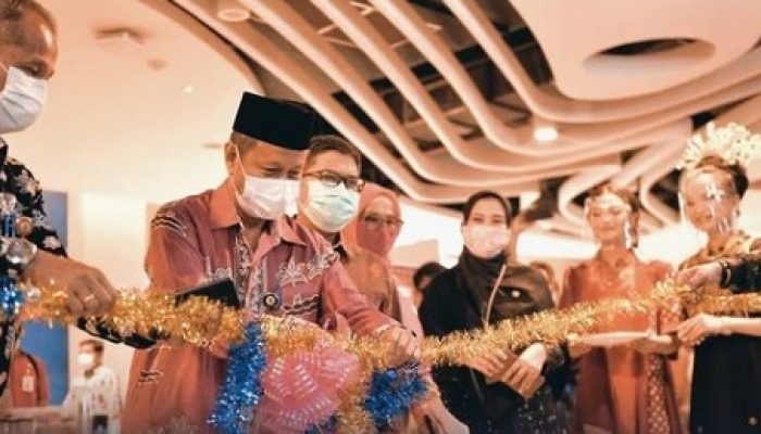 Tingkatkan Ekonomi Masyarakat Di Masa Pandemi, Plh Sekdaprov Riau Resmikan Gerai UMKM Puan Aspekraf Di Mall SKA Pekanbaru