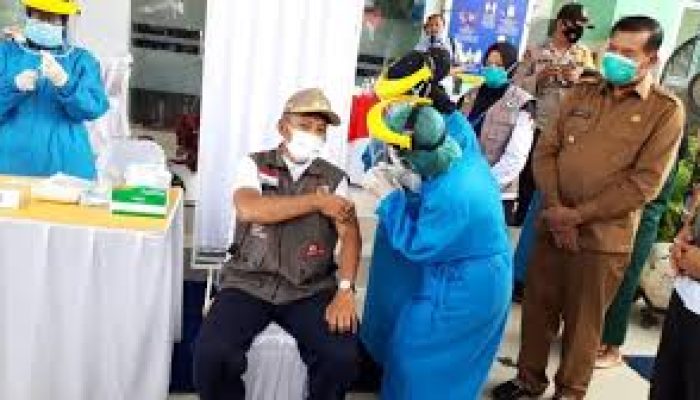 Sempat Alami Tensi Tinggi Pra Vaksin Covid-19, Wawako Pekanbaru Dapat Giliran Terakhir