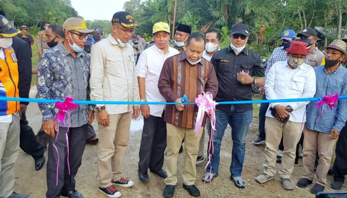 Bupati Irwan Resmikan Pemanfaatan Jalan Lukun-Sungai Tohor, Permudah Aksesbilitas Dan Dorong Peningkatan Ekonomi Masyarakat