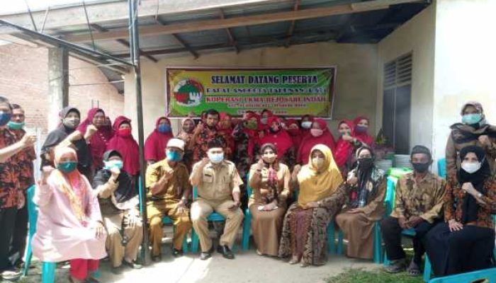 Diskop UKM Pekanbaru Buka RAT Koperasi LKMA Rejosari Indah Buku 2020
