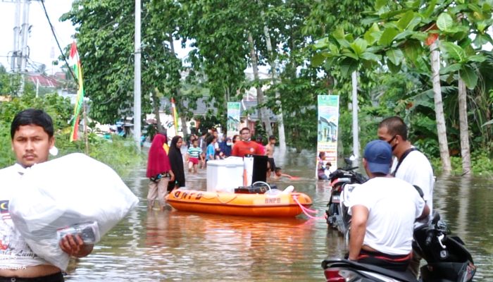 Warga Komplek Perumahan Di Kelurahan Labuai Di Landa Banjir