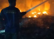 Gara-gara Mercun, Pemukiman Padat Penduduk Jalur 3 Pasar Lama Terbakar Saat Buka Puasa