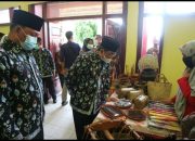 Bupati Tanjabbar Wajibkan PNS dan Honorer Gunakan Baju Batik Khas Tanjabbar