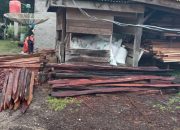 Tidak Adanya Tiang Listrik Di Desa Banjar Benai, Masyarakat Keluhkan Kabel Menjuntai