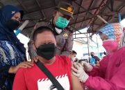 Takut Disuntik Vaksin, Warga Inhu Menangis Hingga Dibujuk Tim Medis dan Polisi