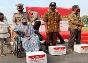 Sambut HUT Bhayangkara ke-75, Polda Riau Bagikan 1.000 Paket Sembako