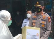 Kapolresta Pekanbaru Turut Serta Dalam Pembagian 1000 Paket Sembako