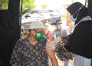 Polres Kuansing Lakukan Pengamanan Vaksinasi Covid-19 Bagi Lansia Dan Non Lansia 