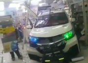 Sebuah Minibus Avanza Menabrak Gerai Indomaret Di Kecamatan Kulim