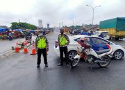 Selama 2 Hari, Polresta Pekanbaru Lakukan Penyekatan Arus Lalu Lintas Di 5 Titik Jalan Panam