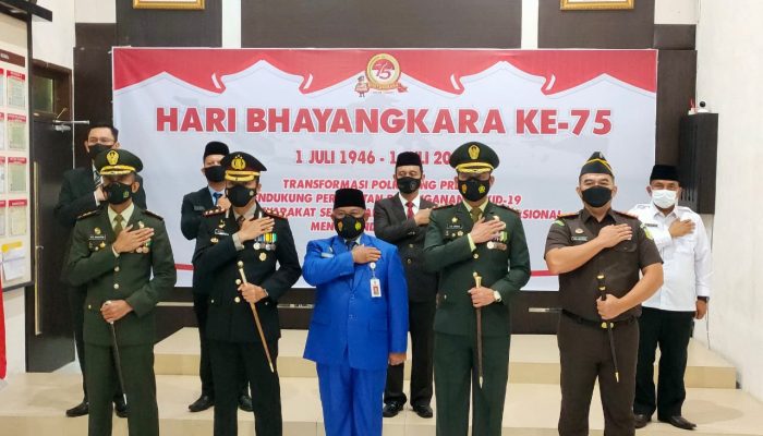 Forkopimda Kab. Kampar Ikuti Upacara Virtual Hari Bhayangkara ke-75 di Polres Kampar