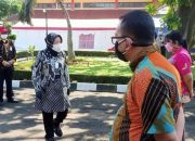 Mensos Risma Marahi Pegawainya Saat Tinjau Dapur Umum Di Bandung